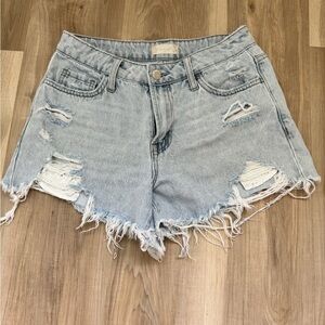 Ripped mid waisted shorts